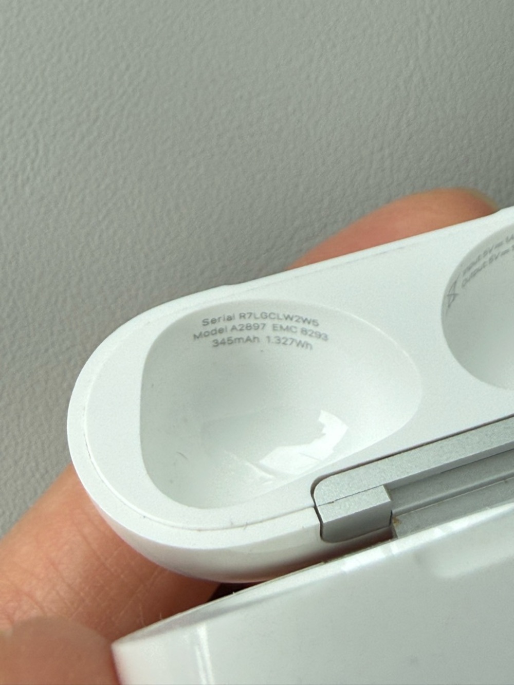 AirPods 3rd Generation Lightning Case Only - Picture 4 of 5